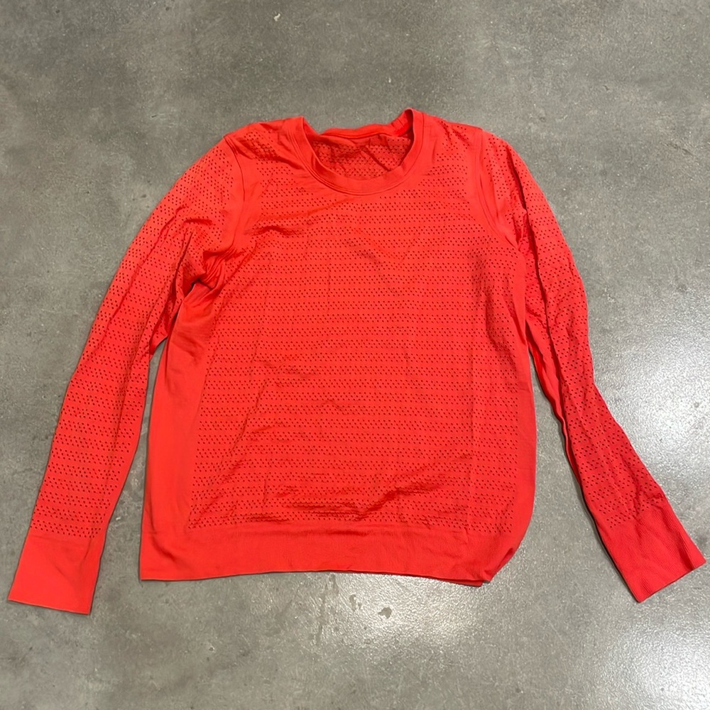 Lululemon Shirt - size 4 or 6, not sure